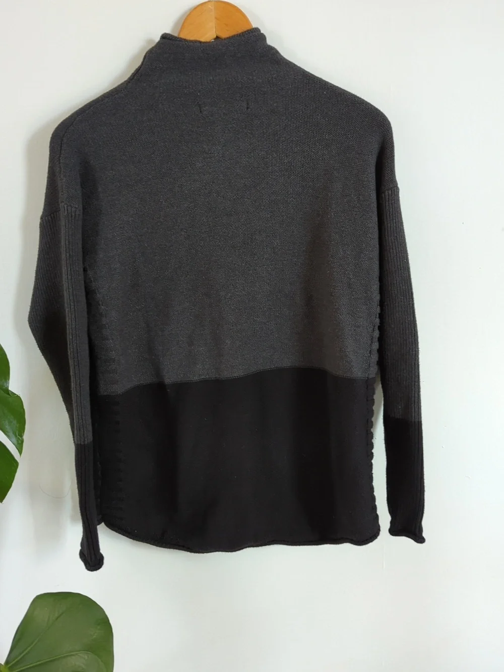 Tahari Black And Grey Cowl Neck Pull Over - Picture 4 of 4
